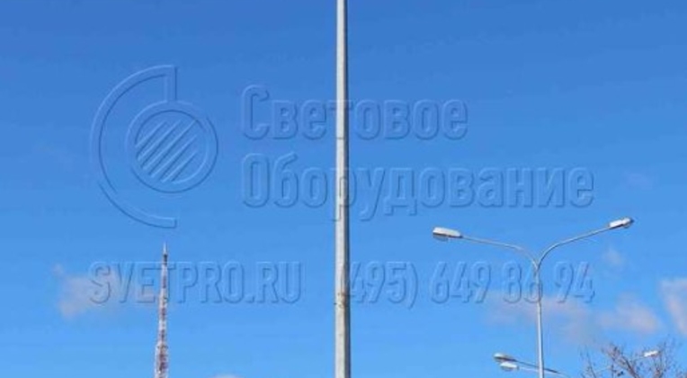 Одна осветительная опора может использоваться для подсветки автомобильной дороги и тротуара, который находится рядом с ней. Для этого на верхнюю часть нужно установить кронштейн с рожками под два светильника.