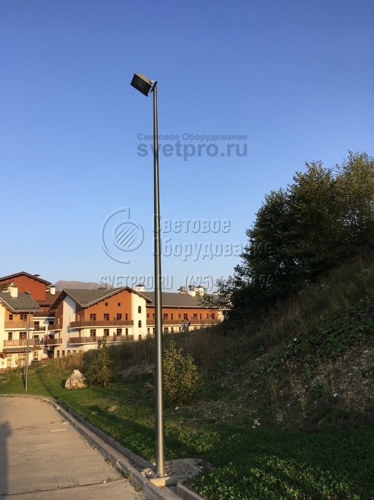 Освещение тротуара в г. Геленджик. Опоры НПК обрабатываются декоративным покрытием порошковая окраска (цвет оговаривается при заказе).