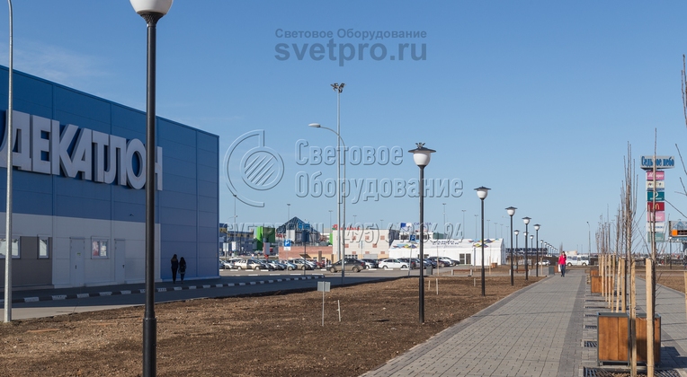 Опоры, которые сделаны из стальных труб, стоят дешевле моделей, для производства которых применяются листы стали. Сборка корпуса производится путем сваривания двух элементов разного диаметра. Благодаря простой технологии изготовления производитель может установить низкую цену на изделия. 