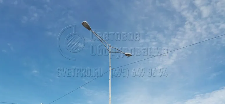 Для установки кронштейна типа &laquo;Модерн&raquo; на коническую опору используется вертикальный элемент изделия. Он вставляется в оголовок до тех пор, пока в верхний срез не упрется ограничительная шайба. Крепление производится с помощью болтов, которые вкручиваются в корпус опоры.