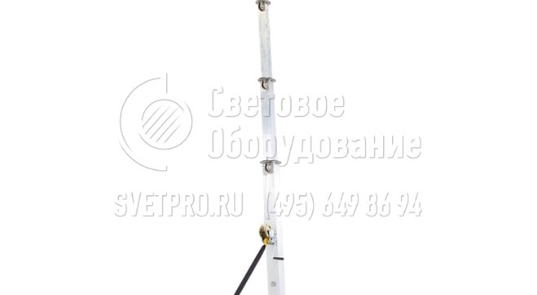 На фото представлена выдвижная опора на полуприцепе. Основным элементом конструкции является мачта, состоящая из нескольких сегментов. Эта мачта закреплена на колесной платформе, которая может буксироваться с помощью легкового автомобиля к месту использования. 