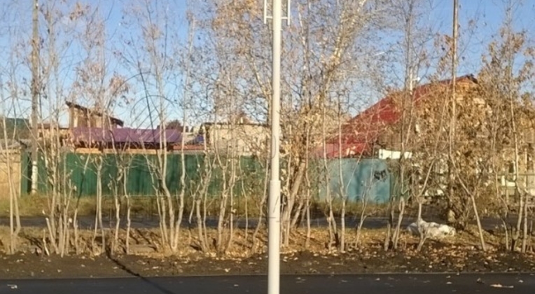 Осветительные конструкции модели «Бол» могут оснащаться не одним, а тремя светильниками. Два дополнительных крепятся на отдельные выносы. За счет этого увеличивается освещенность участка пространства, передвижение по дорожке становится более безопасным. СП у опоры имеют круглые рассеиватели.  Осветительные конструкции модели «Бол» могут оснащаться не одним, а тремя светильниками. Два дополнительных крепятся на отдельные выносы. За счет этого увеличивается освещенность участка пространства, передвижение по дорожке становится более безопасным. СП у опоры имеют круглые рассеиватели.