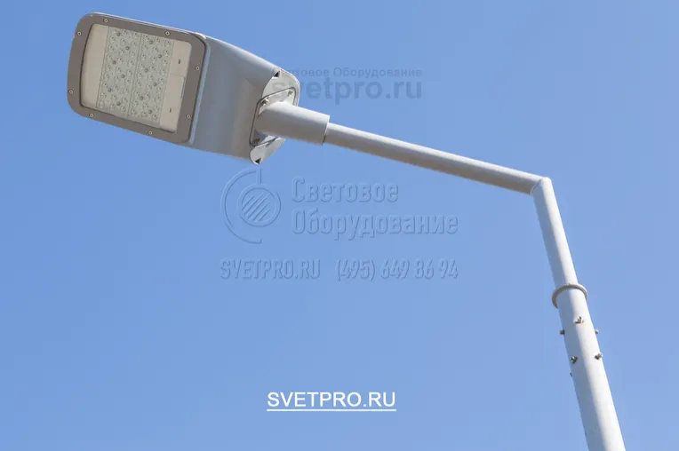 Для упора кронштейна на вершине опоры, предусмотрено опорное кольцо.