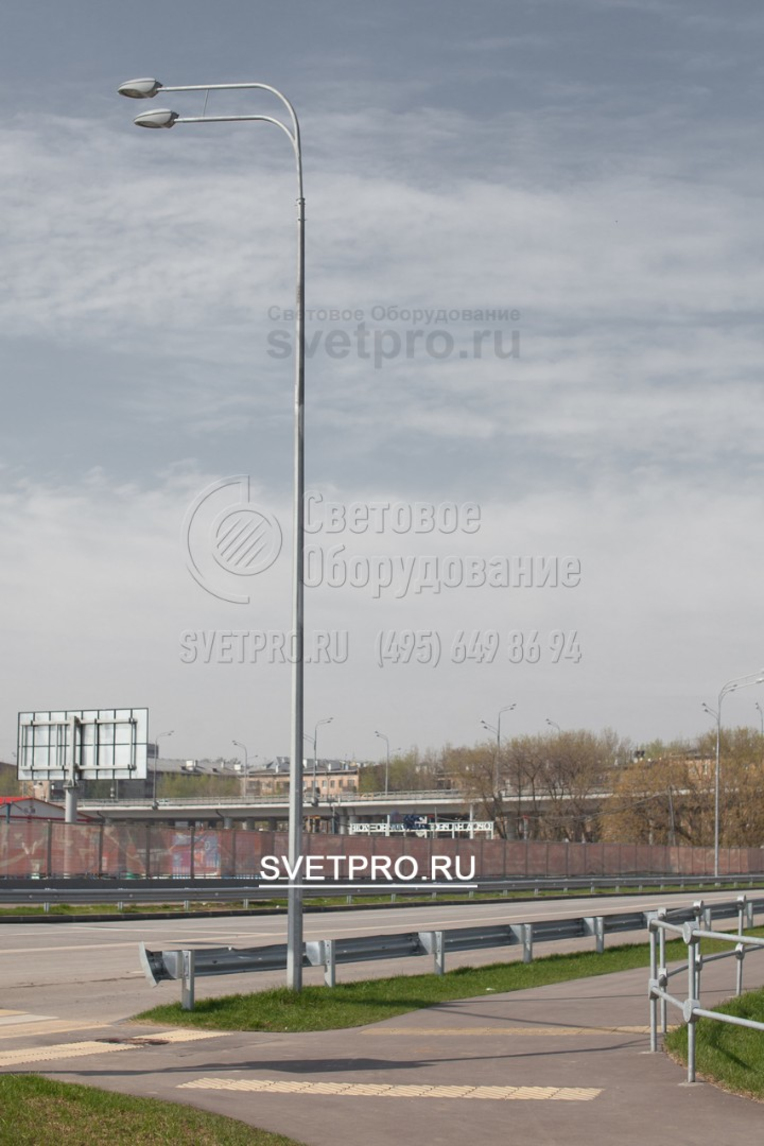 Для крепления кронштейна в оголовке используются 2 группы по 4 болта. Они вкручиваются в отверстия на корпусе и упираются в хвостовик. За счет такого способа установки упрощается сборка конструкции на месте. Поврежденный кронштейн можно демонтировать без резки ствола.