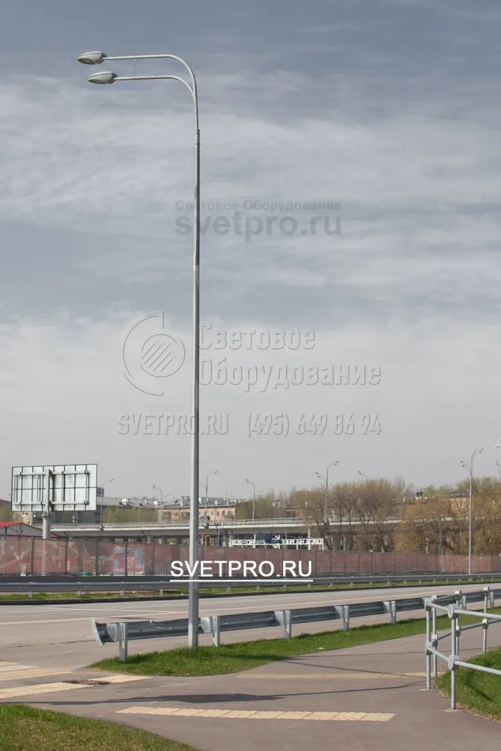Для крепления кронштейна в оголовке используются 2 группы по 4 болта. Они вкручиваются в отверстия на корпусе и упираются в хвостовик. За счет такого способа установки упрощается сборка конструкции на месте. Поврежденный кронштейн можно демонтировать без резки ствола.