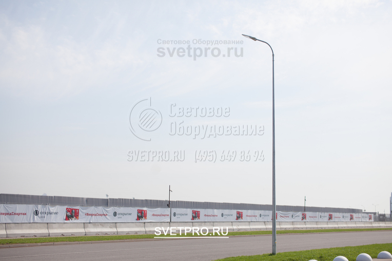 Наиболее экономичным вариантом для освещения дорог является опора с граненым корпусом, у которой на верхушке установлен светодиодный светильник. Светодиоды потребляют минимум электроэнергии, имеют ресурс до 10 тыс. часов, светят без видимой пульсации.