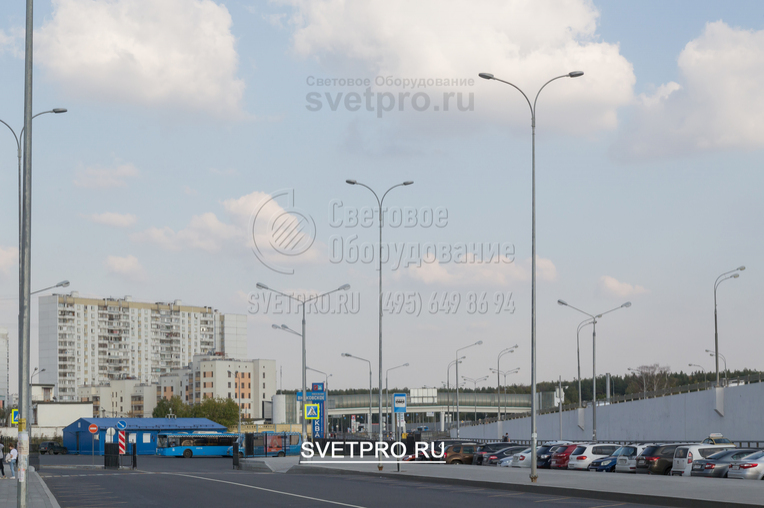 Фланцевые опоры крепятся на месте на закладной элемент, который заранее бетонируется в фундаменте. Поэтому ствол у опоры имеет длину ровно в 12 метров. По габаритам он помещается на европрицепе, длина которого не может превышать 13 метров.
