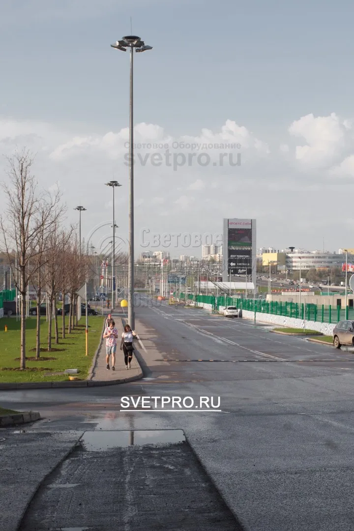 Оголовник у мачты ВМО‐16 закрыт колпаком от прямого попадания осадков во внутрь
мачты.