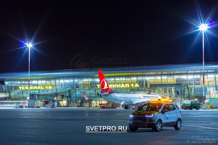 В случае размещения мачт освещения на аэродромах по приказу Минтранса России от
25.08.2015 №262 (ред. от 24.11.2017) дневная маркировка опоры должна выполняться
путём нанесения чередующихся полос красного и белого цвета.