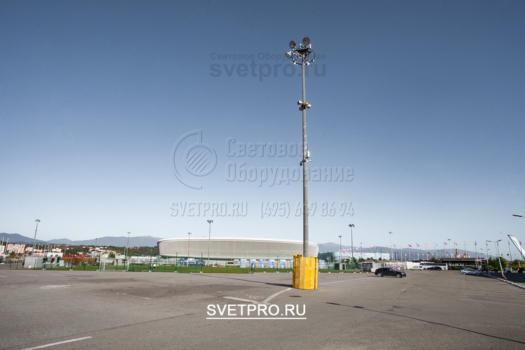 На мачте ВМО‐20 в нижней части ствола устанавливают стопорные кронштейны,
предназначенные для установки мобильной рамы в нижнем положении во время
обслуживания прожекторов.