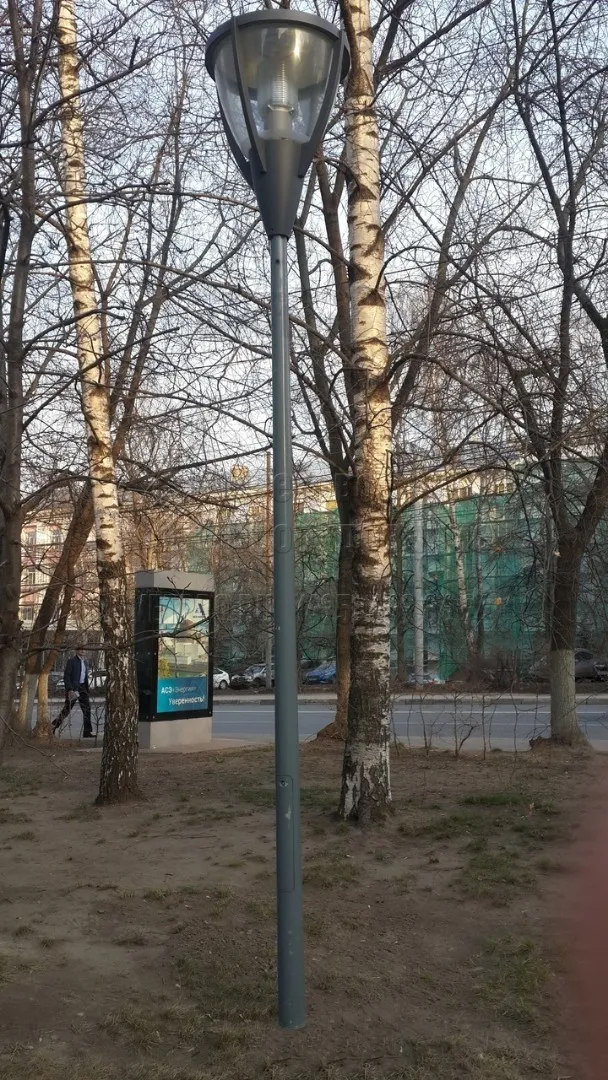 Освещение парка в г. Балашиха опорами НПК-5,0/6,25-02-ц. л. с установкой торшерного светильника.