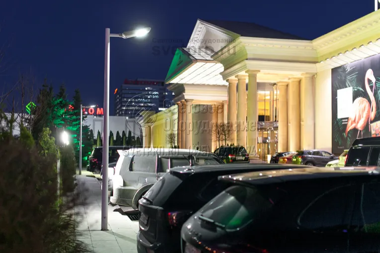 Подсветка тротуара опорами НПК-5,0/6,25-02-ц. л. в г. Москва с антикоррозийным покрытием методом горячего цинкования и порошковой окраской в RAL заказчика.
