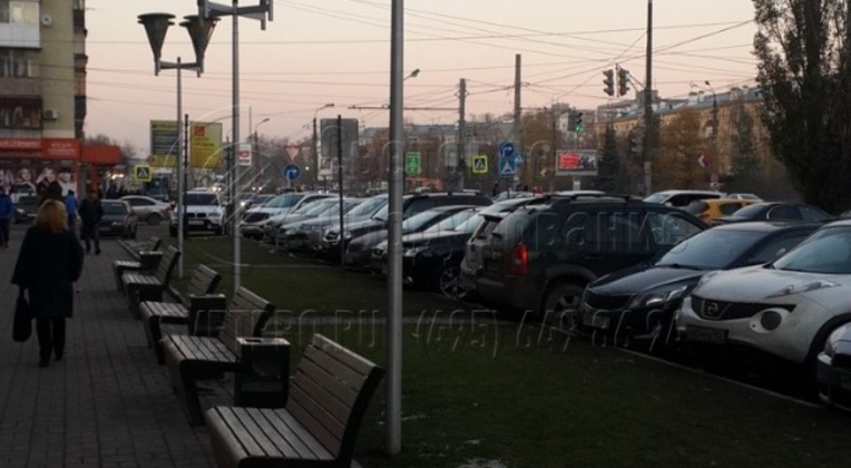 Освещение у ТРЦ в г. Москва с использованием опор НПК-5,0/6,25-02-ц. л.