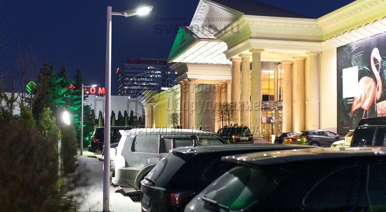 Подсветка тротуара опорами НПК-5,0/6,25-02-ц. л. в г. Москва с антикоррозийным покрытием методом горячего цинкования и порошковой окраской в RAL заказчика.
