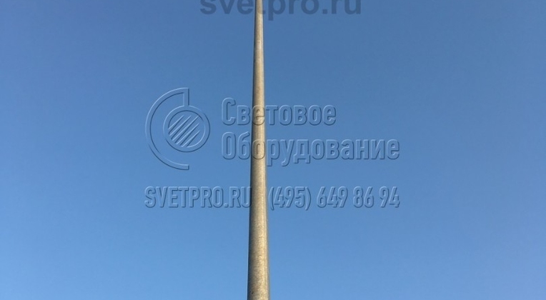 Опора НПК-8,0/9,5-02-ц. с кронштейном на два консольных светильника, г. Сочи. Антикоррозийное покрытие опоры и кронштейна выполнено методом горячего цинкования в соответствии с ГОСТ 9.307–89.