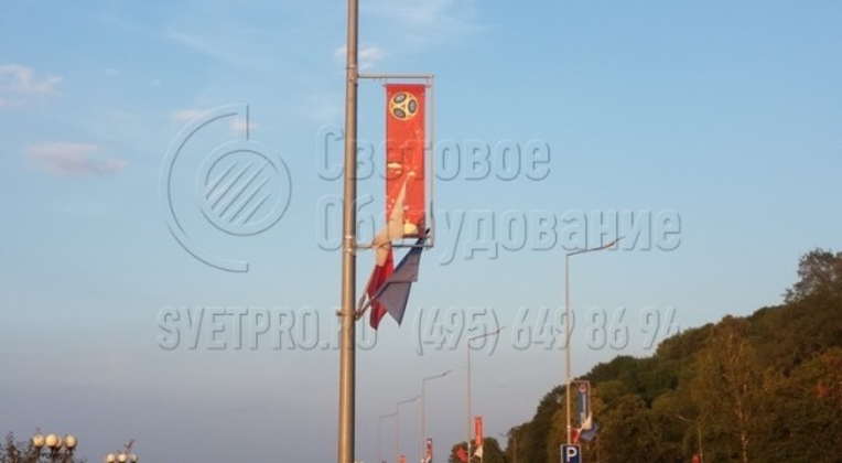 Освещение проезжей части и парковочного места с использованием опор НПК-8,0/9,5-02-ц., г. Нижний Новгород, Нижневолжская набережная.