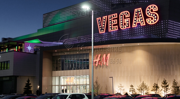 Освещение парковки ТРЦ Vegas г. Москва опорами НПК-9,0/11,0-02-ц., также обрабатываются декоративным покрытием порошковая окраска (RAL оговаривается при заказе).