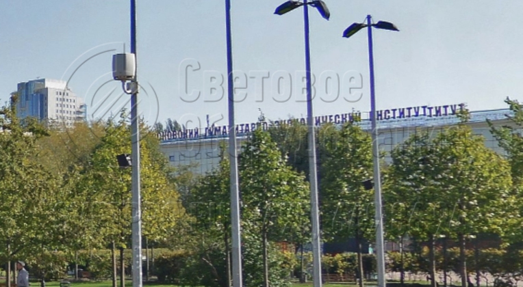 Подсветка зоны отдыха в сквере перед Московским Гуманитарно‐экономическим институтом.