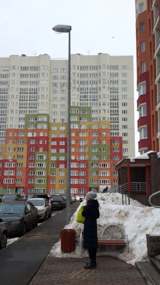 Современное эстетическое и практичное освещение в Жилом комплексе &laquo;Цветы&raquo;, г. Нижний Новгород, освещение дворовых территорий, тротуаров и проезжей части выполнено при помощи стальных многогранных прямостоечных опор.