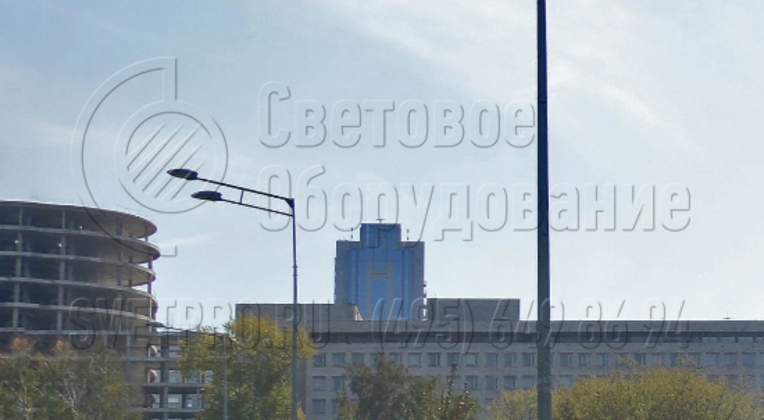 Освещение парков с размещением опор на территории газона не портит общий вид, смотрится аккуратно и гармонично.