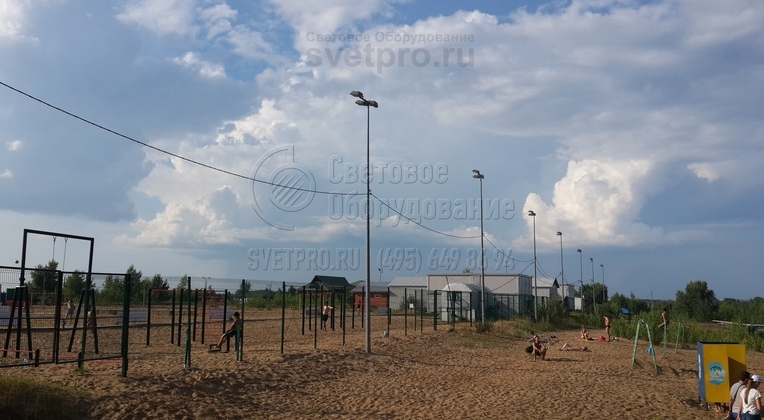 Парковое освещение, освещение пляжной зоны для обеспечения безопасности отдыхающих.