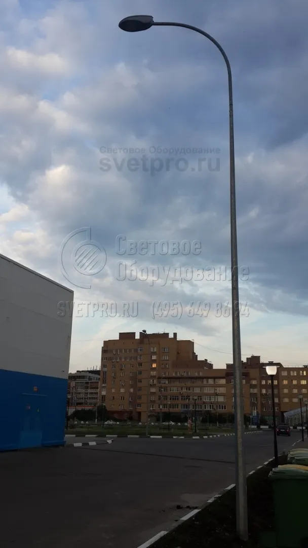 Территория парковки гипермаркета &laquo;ДЕКАТЛОН&raquo;.