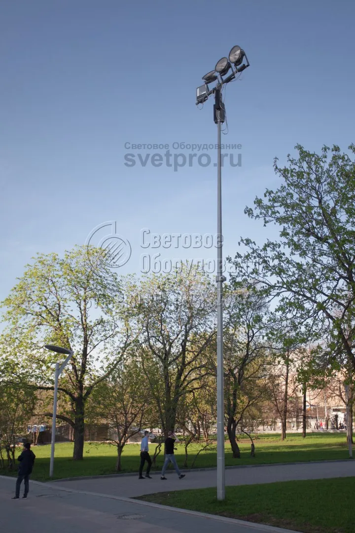 Опора для установки прожекторов фасадного освещения.