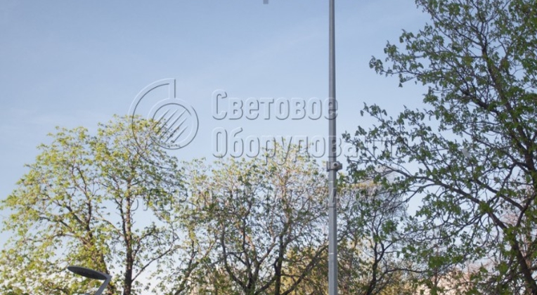 Опора для установки прожекторов фасадного освещения.