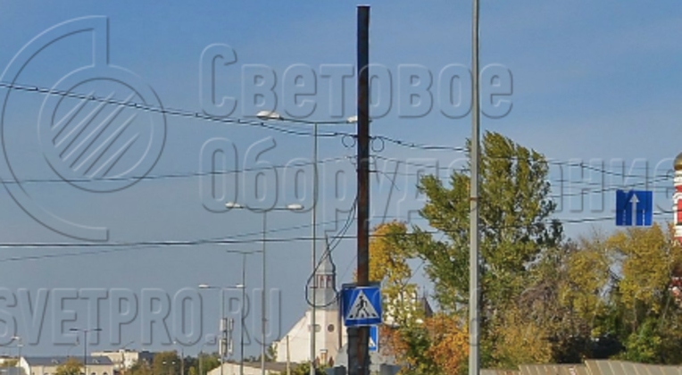 Опора с размещением на ней двухрожкового кронштейна.