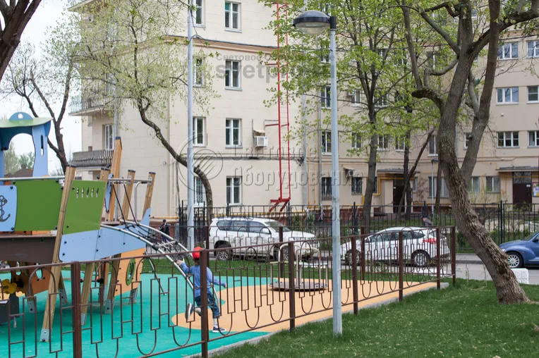 Граненая опора выдерживает значительный вес, но при этом сама весит очень мало. Материалом для ствола служит листовая сталь. Поэтому монтировать конструкцию можно без использования мощных подъемных кранов. Но она имеет высокую прочность благодаря граням корпуса. 