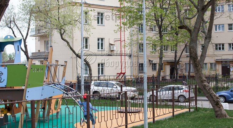 Граненая опора выдерживает значительный вес, но при этом сама весит очень мало. Материалом для ствола служит листовая сталь. Поэтому монтировать конструкцию можно без использования мощных подъемных кранов. Но она имеет высокую прочность благодаря граням корпуса. 