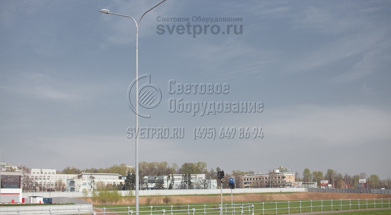 Несиловые граненые опоры делаются из листовой стали. Она гнется на специальных станках для придания формы конического ствола. За счет граней увеличивается несущая способность изделия. На верхушку можно установить кронштейн с длинными рожками и тяжелыми световыми приборами. 