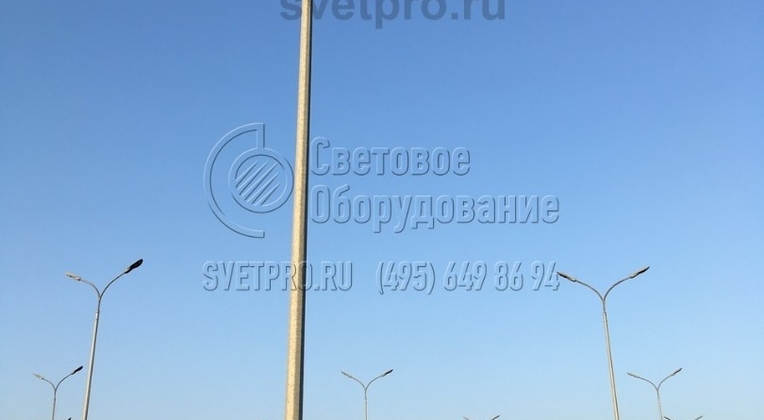 Опоры, изображенные на фото, изготавливаются из углеродистой листовой стали. Марка и толщина материала определяется согласно действующим стандартам и типовой проектной документации. Сталь поставляется на производство в рулонах и для изготовления корпусов режется на детали на станке. 
