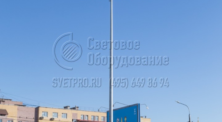Одна из особенностей фланцевых осветительных опор — возможность быстро выровнять и закрепить наземную часть на месте эксплуатации. Для крепления применяется закладная деталь трубчатой формы с квадратной опорной площадкой. Фиксация производится с помощью болтов с гайками. 