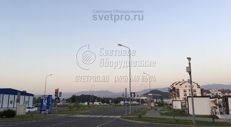 Несиловые опоры могут выдержать нагрузку от установленных на верхушке светильников. Но, в отличие от круглоконических моделей, их несущая способность избыточна за счет ребер жесткости. Поэтому инженеры используют воздушное подключение силовых линий, хотя это и не предусмотрено. 