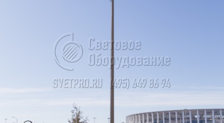 Опора с граненым корпусом может применяться для создания комплексной подсветки фасадов зданий. В этом случае вместо традиционных светильников устанавливаются световые приборы направленного света. Для их крепления на оголовке используется Т-образный кронштейн и монтажные скобы. 