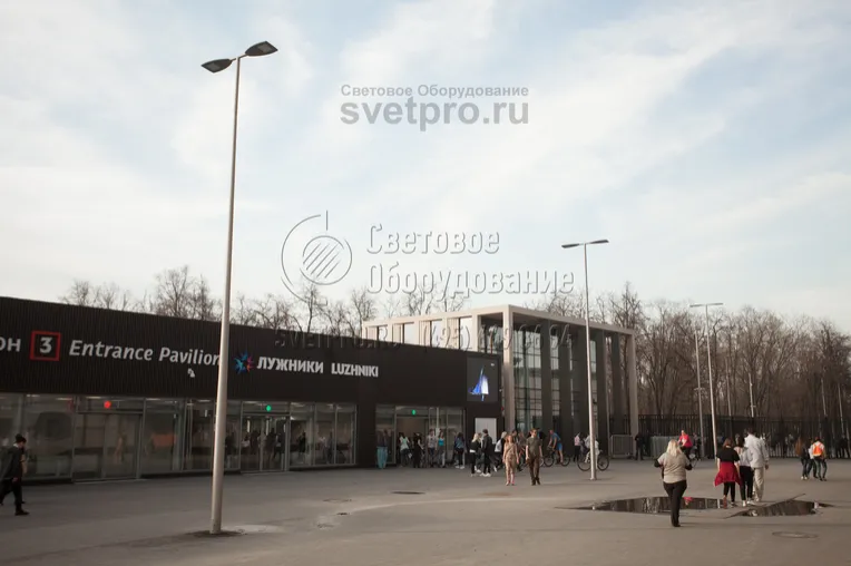 В подземной части опоры НФК-7,0-02-ц размещён люк, через который проходит
питающий кабель в опору.