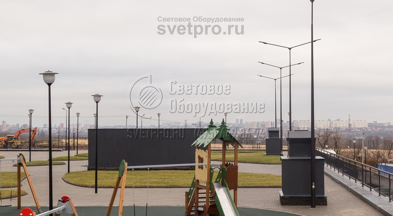 Вверху опоры НФК-7,0-02-ц крепится светильник или кронштейн.