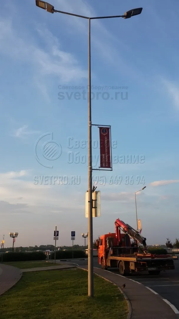 Опоры НФК-8,0-02-ц в г. Нижний Новгород, освещение тротуара и проезжей части Нижневолжской набережной.