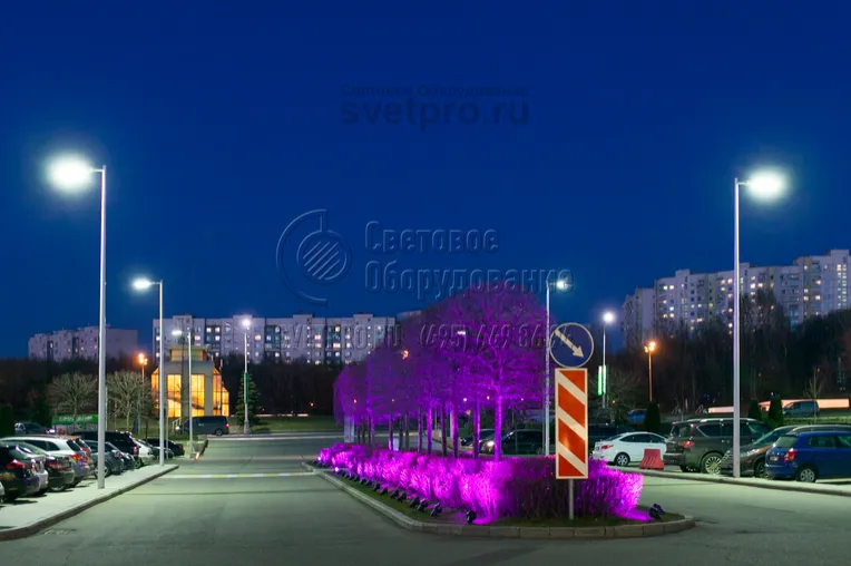 Освещение автостоянки опорами НФК-10,0-02-ц в г. Москва.