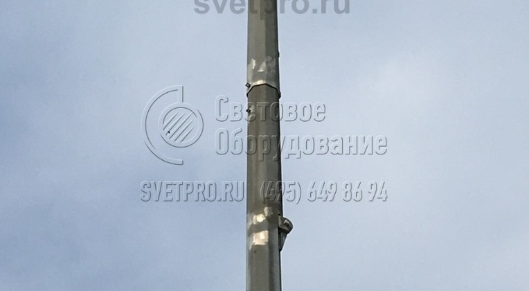 Шарнирный узел складной опоры и место крепления двух секций опоры большой высоты.