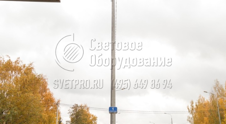 Так как силовые опоры с граненым корпусом часто используются для освещения автомобильных дорог, их надежно защищают от коррозии с помощью цинкового слоя. Он наносится в ваннах с расплавленным металлом, куда изделие помещается целиком. Цинковый слой образуется снаружи и внутри ствола. 
