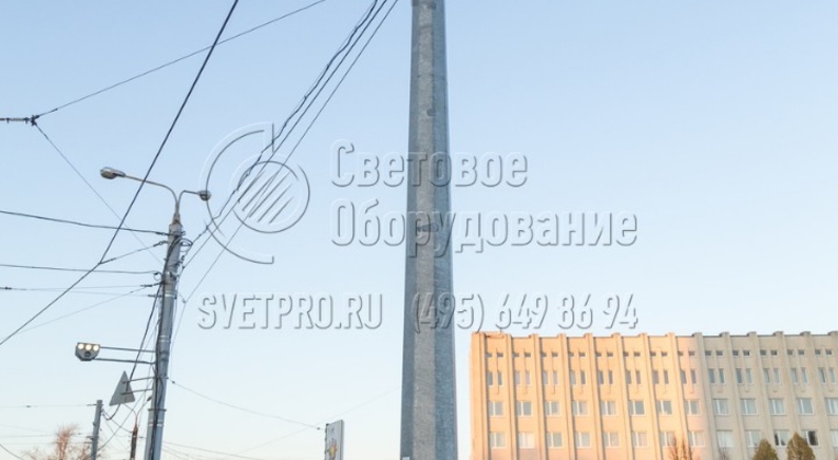 Осветительную опору можно использовать без светильника как инженерную конструкцию для подвески рекламы, информационных баннеров. В этом случае к стволу крепятся стальные тросы, протянутые над проезжей частью между опорами. Вносить изменения в конструкцию ствола не нужно. 