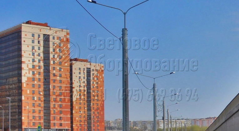 Оцинкованные силовые опоры, которые используются для освещения улицы в спальном районе города, не требуют дополнительного окрашивания. Привлекательный внешний вид обеспечивает слой цинка, нанесенный на поверхность. После высыхания он становится серебристым, окрашивать его не нужно. 