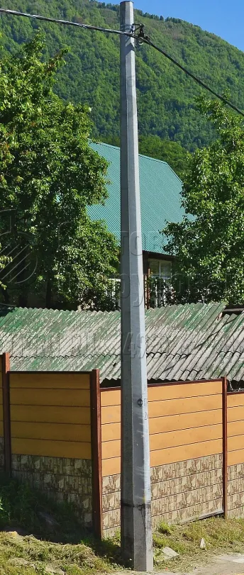 Хвостовик корпуса позволяет установить конструкцию вплотную к ограждениям в условиях недостаточного пространства. Поставить таким образом фланцевую опору невозможно, так как будет мешать круглый опорный элемент с болтами. Но демонтировать корпус можно только после разрушения фундамента. 
