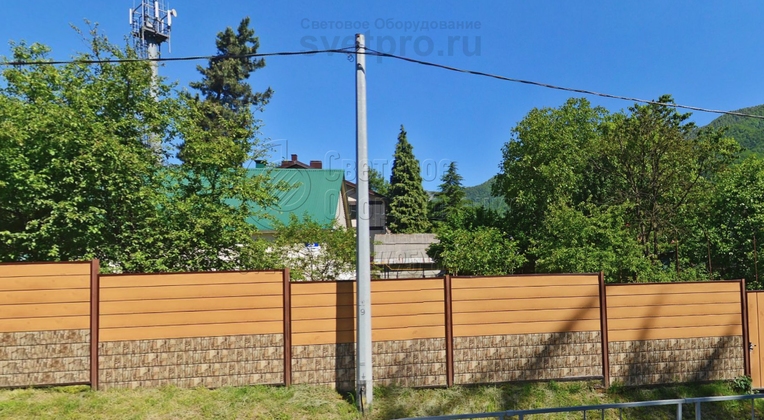 Для предотвращения коррозии при изготовлении опор сталь обрабатывается методом горячего цинкования. Особенность заключается в том, что металл образует полностью непроницаемый барьерный слой внутри и снаружи конструкции. Так как к стали не проникает вода и кислород, коррозии не будет. 