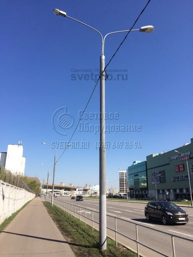 На фото изображена трубчатая конструкция типа СФ с воздушной подводкой кабеля. Для подвешивания самонесущего изолированного провода нужно приобрести дополнительную арматуру. Ввод кабеля в ствол производится через отверстие, просверленное на заводе под оголовком. 
