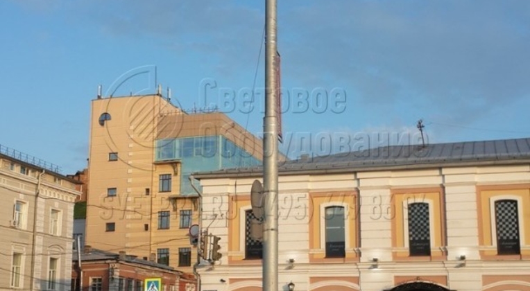 Прямостоечную опору, которая изображена на фотографии, можно устанавливать без использования закладной детали. Поэтому весь процесс установки занимает один технологический цикл. Монтаж не требует дополнительных затрат, так как покупать ЗДФ не нужно. Ее роль играет хвостовик ствола. 