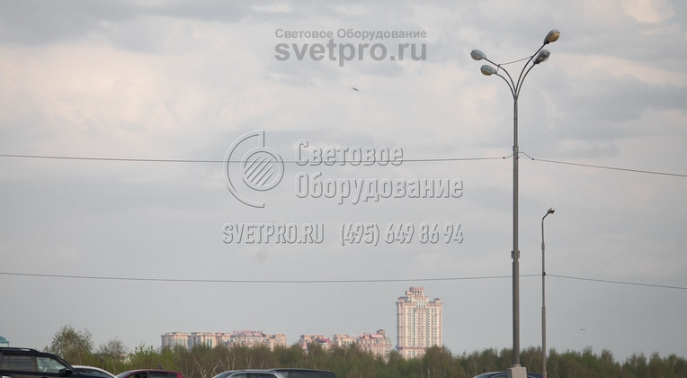 Одним из последних этапов производства трубчатых осветительных конструкций является горячее цинкование. Углеродистая сталь, из которой сделаны трубы, покрывается слоем цинка в ваннах с расплавленным металлом. Образуется барьер, который защищает сталь от коррозии и воздействия солей. 