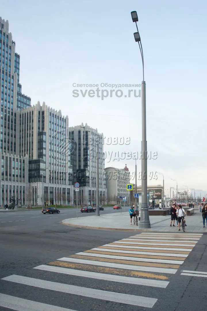 Установка опоры прямостоечного типа, которая представлена на фото, занимает один технологический цикл. Нужно пробурить отверстие в грунте, установить в него ствол и забетонировать конструкцию. Не нужно отдельно бетонировать ЗДФ, после чего крепить на него наземный ствол.